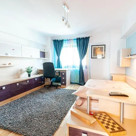 Tower Luxury Aparthotel מלון דירות