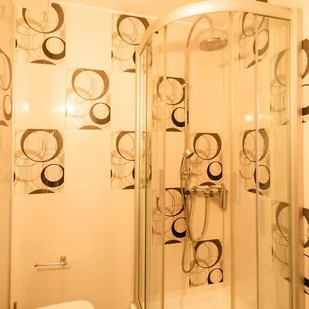 Tower Luxury Aparthotel מלון דירות *
